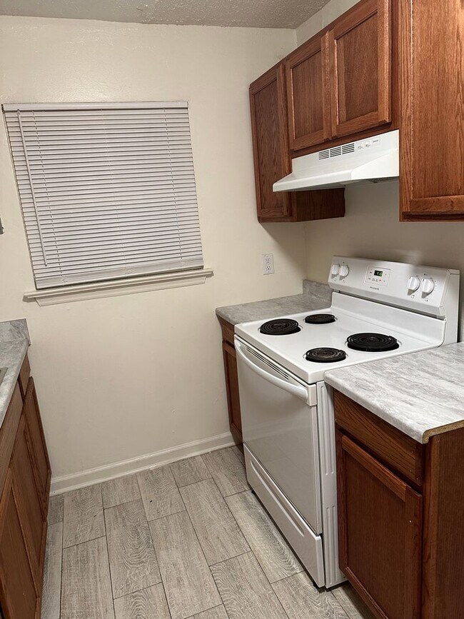 Foto del edificio - Spacious 2bedroom Townhome (500.00 off first full months rent ) Apply by 4/20/2026