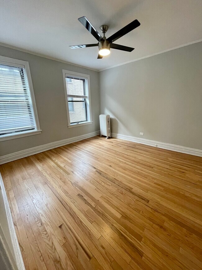 Foto del edificio - 631 W Roscoe St