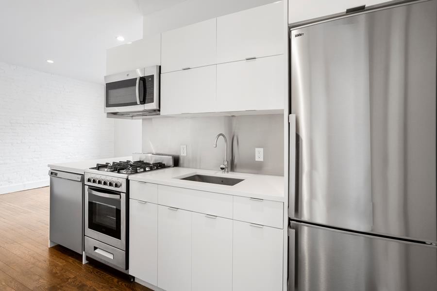 Foto principal - 25-04 44th St