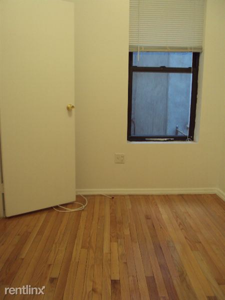 Building Photo - 310 E 22nd St
