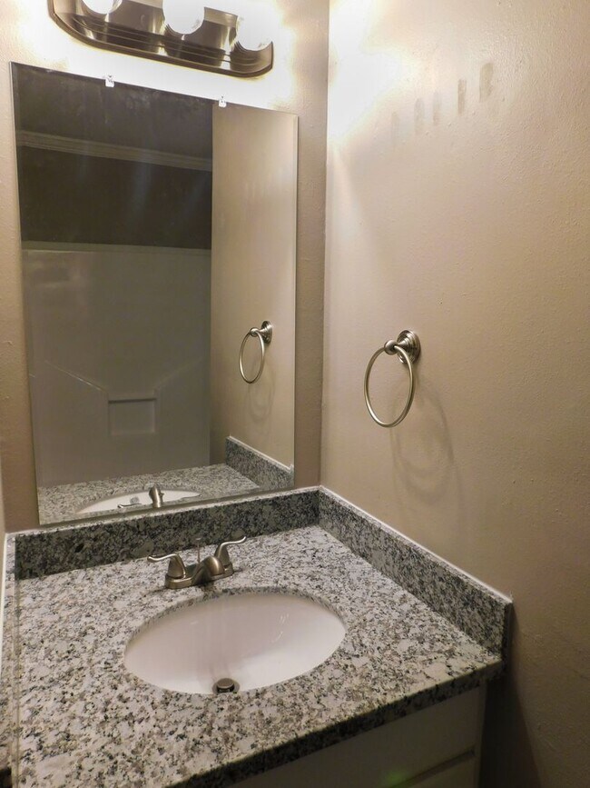 Foto del edificio - Room For Rent