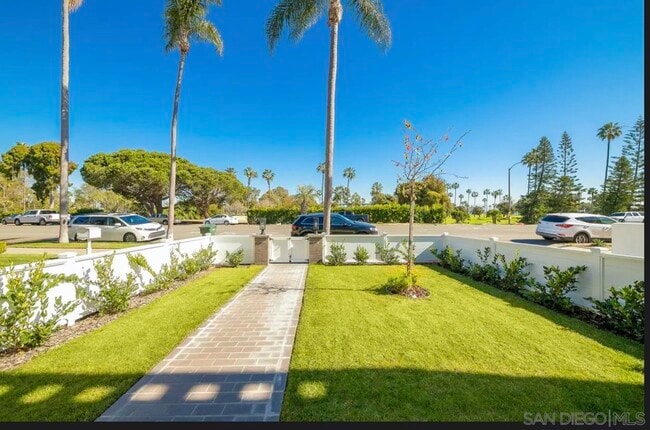 Building Photo - 632 Glorietta Blvd