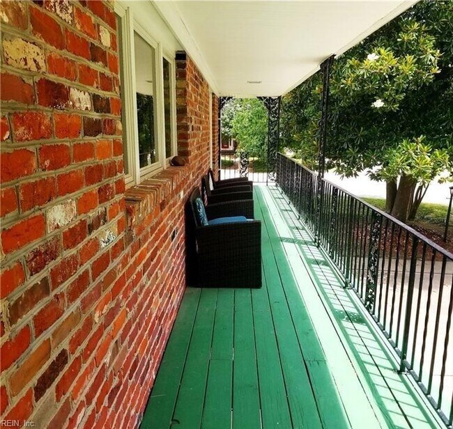 Foto del edificio - 102 Lakeview Dr