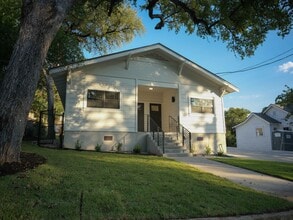 Building Photo - 803 Oakland Ave