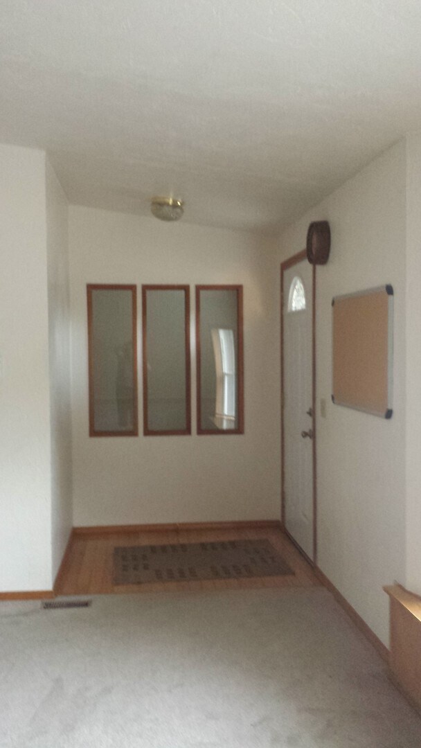 Foto del edificio - 261 Crest Dr