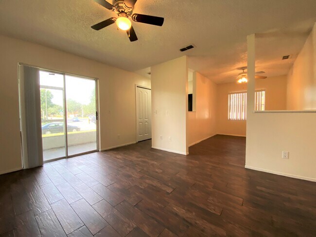 Building Photo - 4326 Pershing Pointe Pl