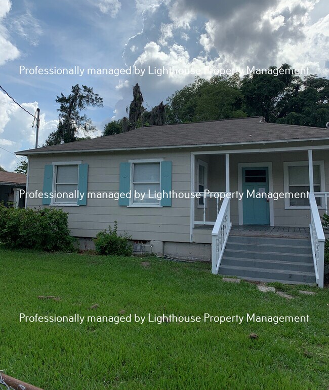 Foto del edificio - Charming 3 Bedroom Home Near Trout River With Detached Garage