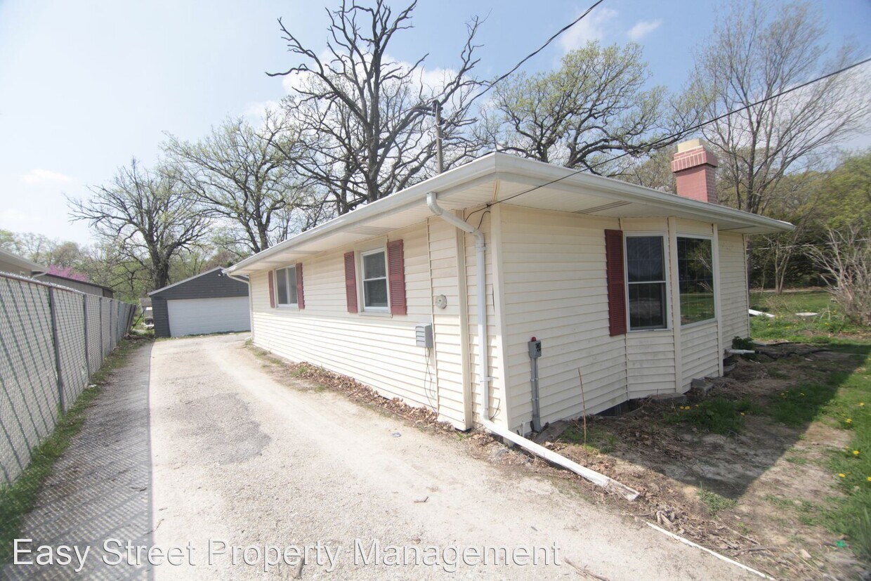 Primary Photo - 2 br, 1 bath House - 516 127th Ave