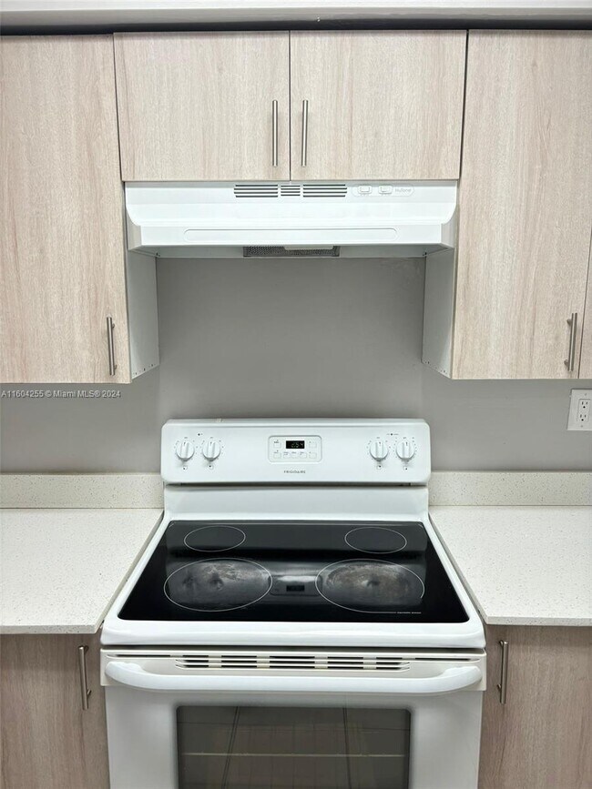 Foto del edificio - 8365 SW 152nd Ave