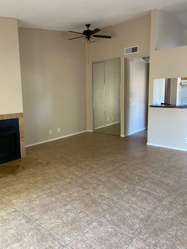 Building Photo - 2 bedroom 2 bath condo