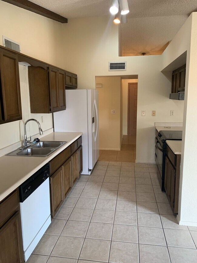 Foto del edificio - Spacious 3 Bed 2.5 Bath in Glendale