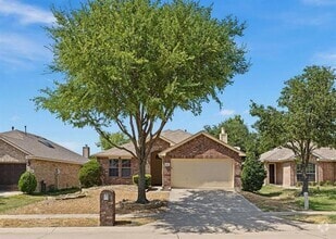 Building Photo - 9304 Warren Dr