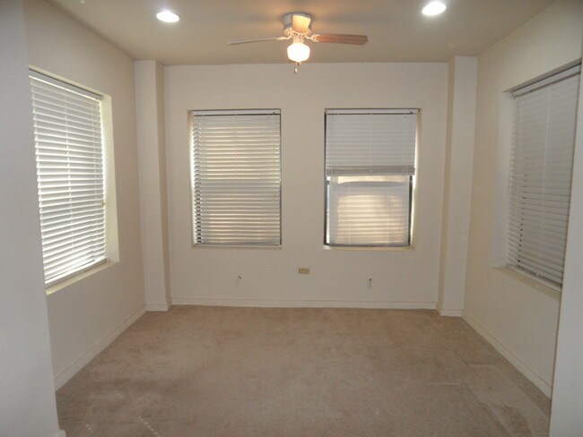Building Photo - 928 W Gordon Ter