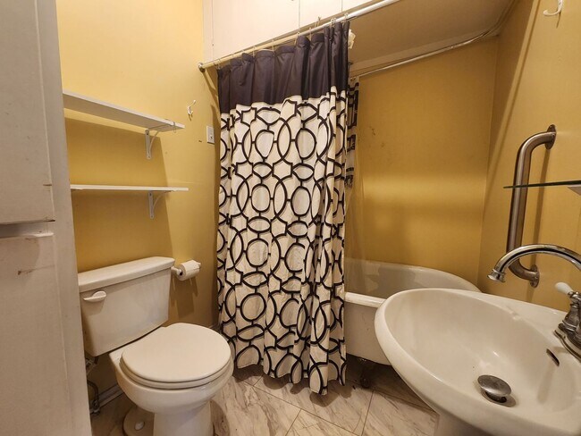 Building Photo - Santa Rita 2 bedroom 1 bath Home COMING SOON!