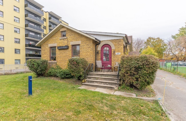 Building Photo - 1641 Victoria Park Av
