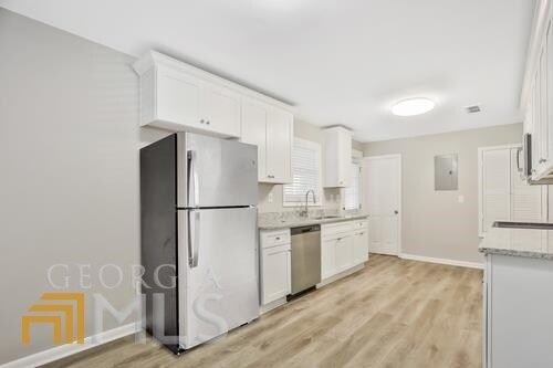 Building Photo - 4105 Kenora Dr SW