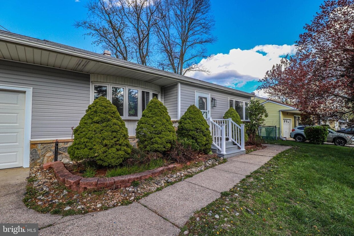 Primary Photo - 1608 Haddonfield-Berlin Rd
