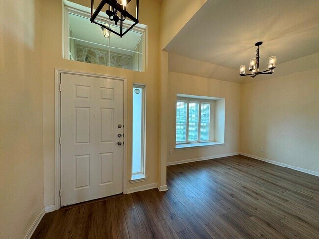 Foto del edificio - 5115 Leaning Tree