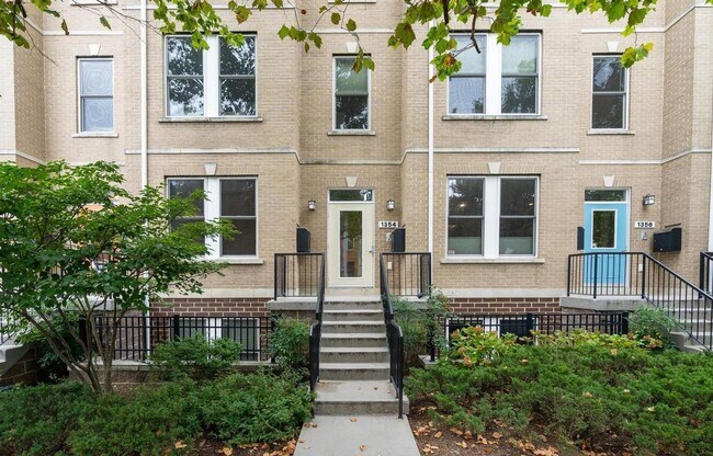Foto del edificio - 1354B Monroe Street, NW