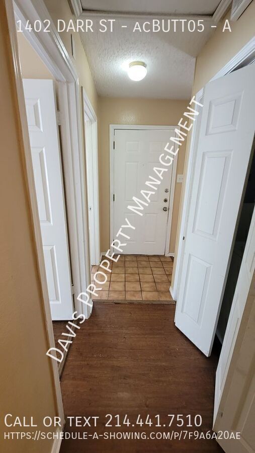 Building Photo - 1402 Darr St