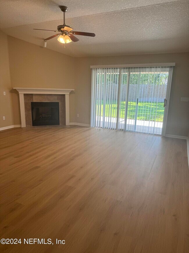 Foto del edificio - 2016 Spring Meadows Ct