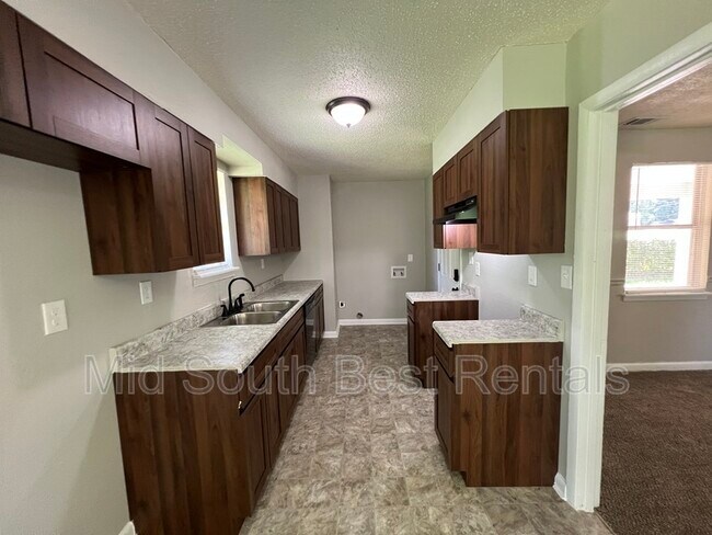 Foto del edificio - 368 E Shelby Dr