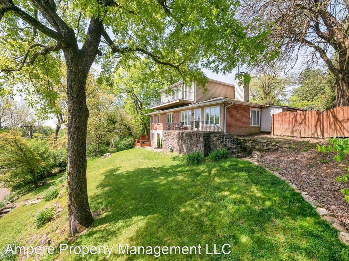 Primary Photo - 3 br, 3 bath House - 220 E Brow Rd
