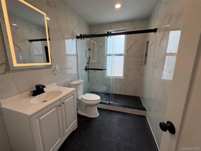 Building Photo - 532 Jerome St