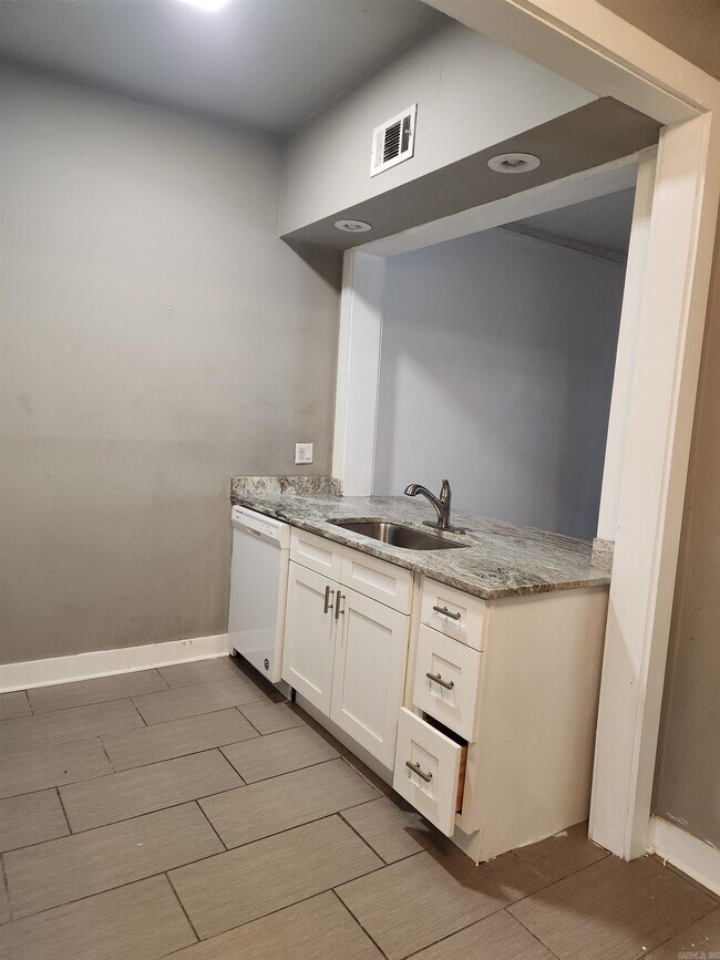Foto del edificio - 408 E 9th St