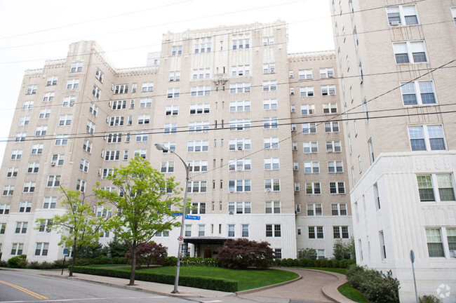 The Royal York, 3955 Bigelow Boulevard - Royal York Apartments