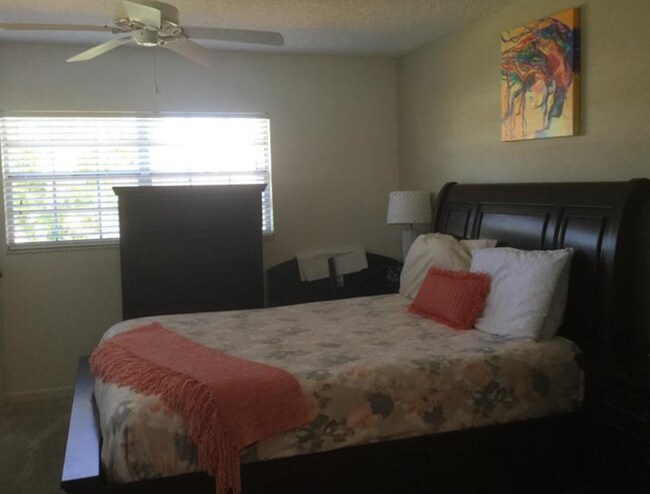 Foto del edificio - 1222 S Lakes End Dr