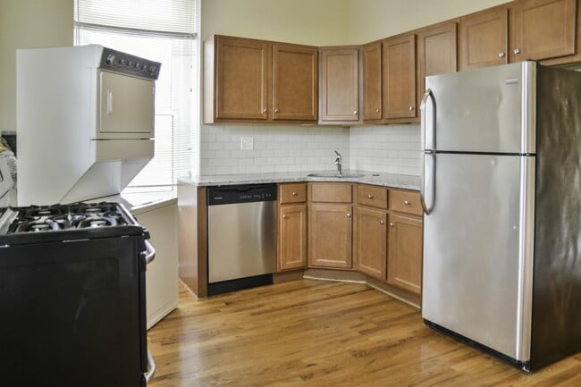 Photo - 3356 N Sheffield Ave (Chicago, IL) Apartment