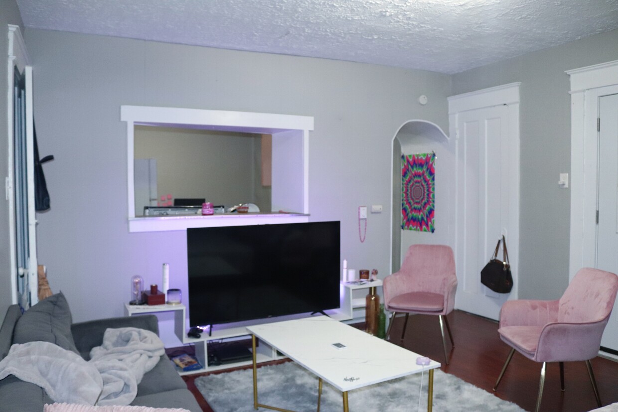 Primary Photo - 201 Emming St