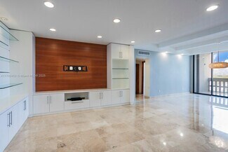 Building Photo - 90 Edgewater Dr