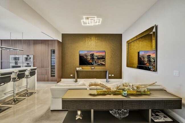Foto del edificio - 18501 Collins Ave