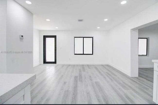 Foto del edificio - 3 bedroom in Miami FL 33168