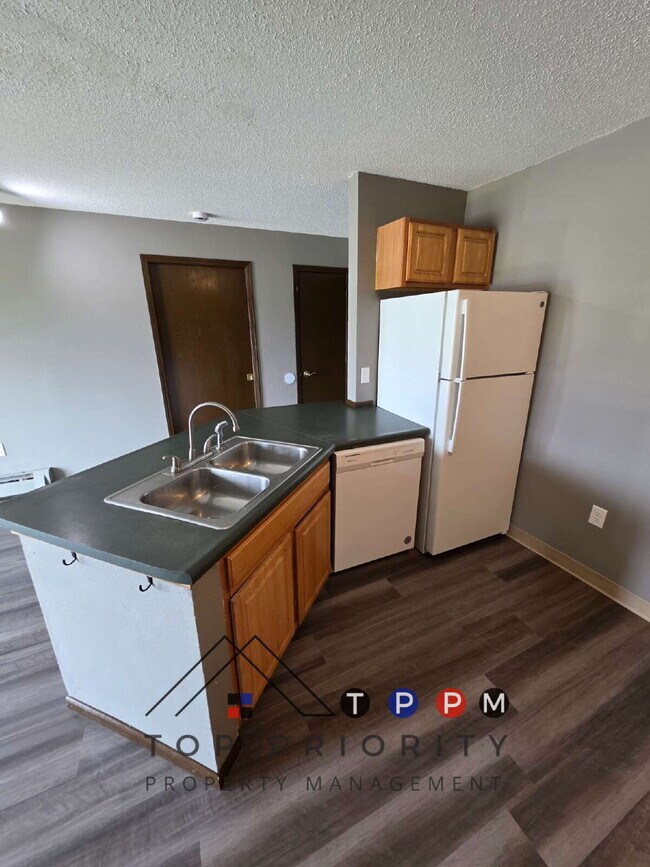 Foto del edificio - 3 Bedroom | 2 Bathroom Unit Available RIGH...