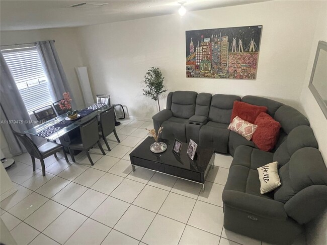 Building Photo - 9309 W 32nd Ln