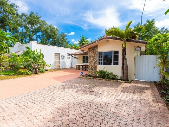Foto del edificio - 33 NW 58th Ct