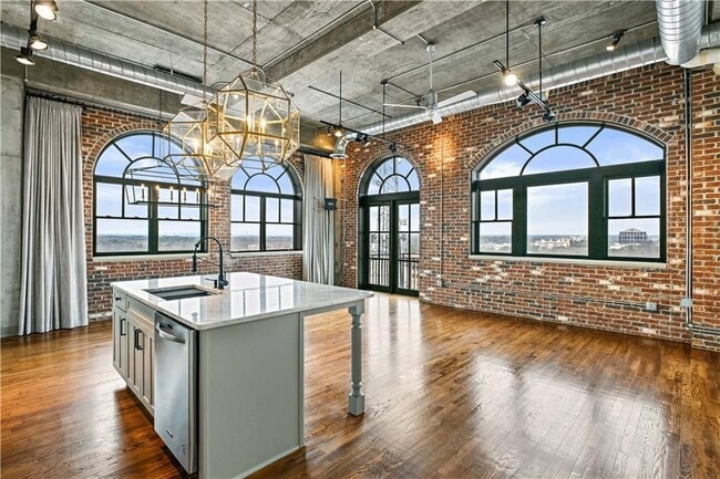 Building Photo - 3180 Mathieson Dr NE