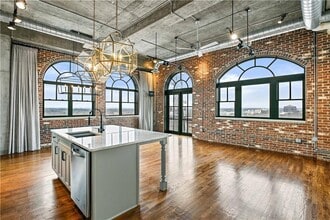 Building Photo - 3180 Mathieson Dr NE