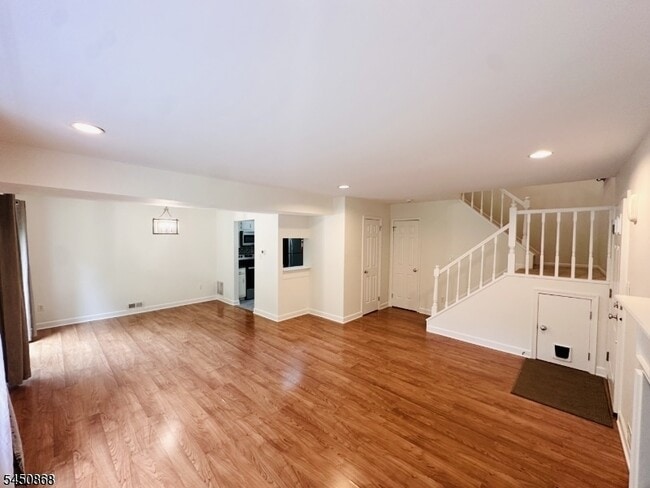 Building Photo - 111 Almond Dr