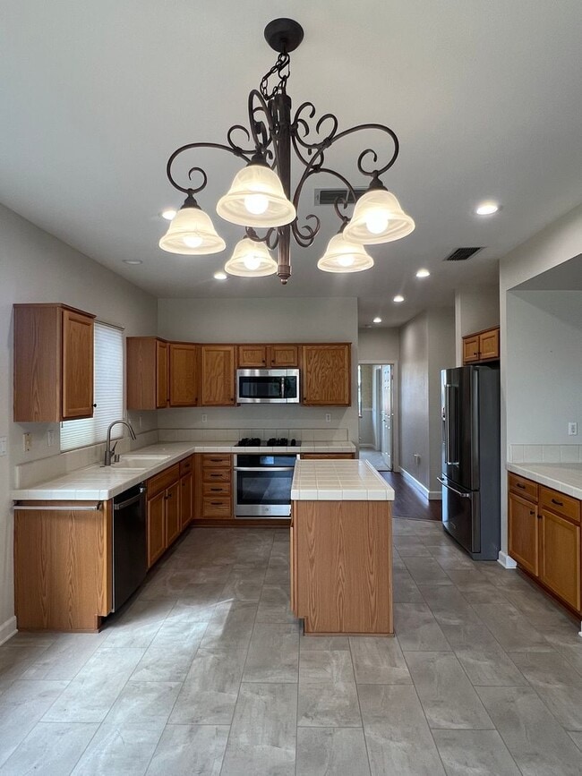 Building Photo - SPACIOUS 2 BEDROOM IN 55+ COMMUNITY!!