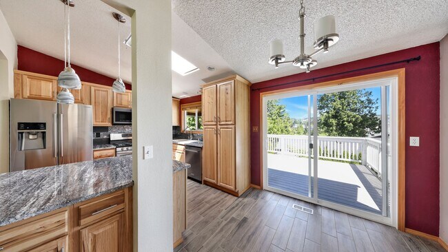Foto del edificio - 4 Bed 3 Bath - Partial View - Pet Friendly - Cap Sante Marina Location - NAS Whidbey