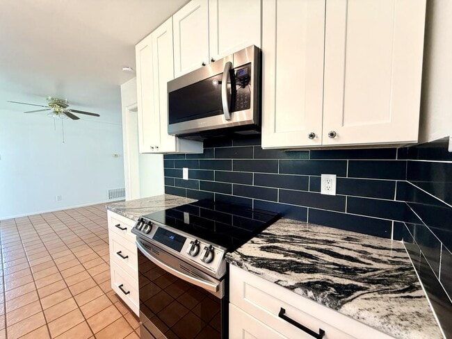 Foto del edificio - 3807 Longridge Dr