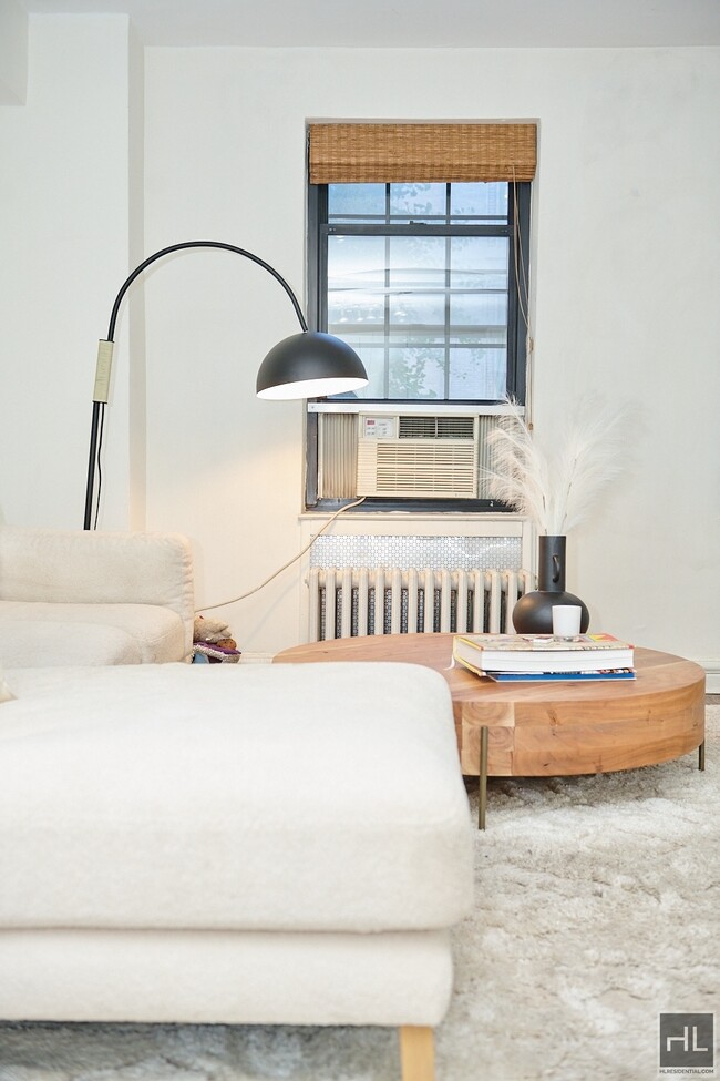 Foto del edificio - 102 EAST 22 STREET, #4B