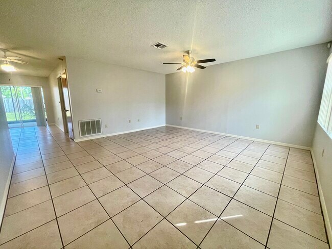 Foto del edificio - 10337 Usher St