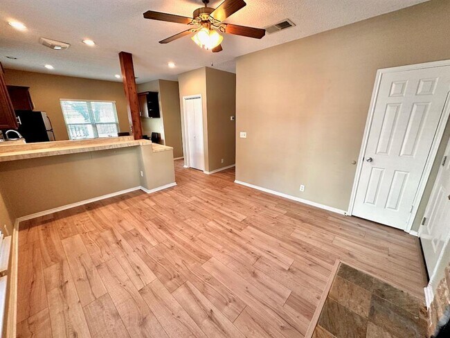 Building Photo - 2414 Longview St