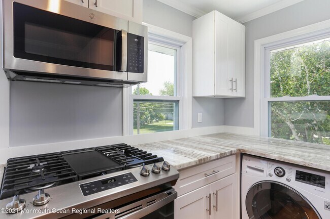 Building Photo - 89 Locust Ave