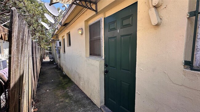 Foto del edificio - 6345 N Miami Ave